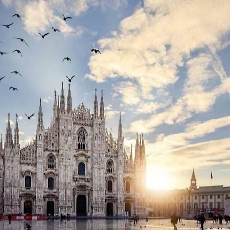 Ad Un Passo Dal Duomo Elegante Appartamento Wifi Milão Exterior foto