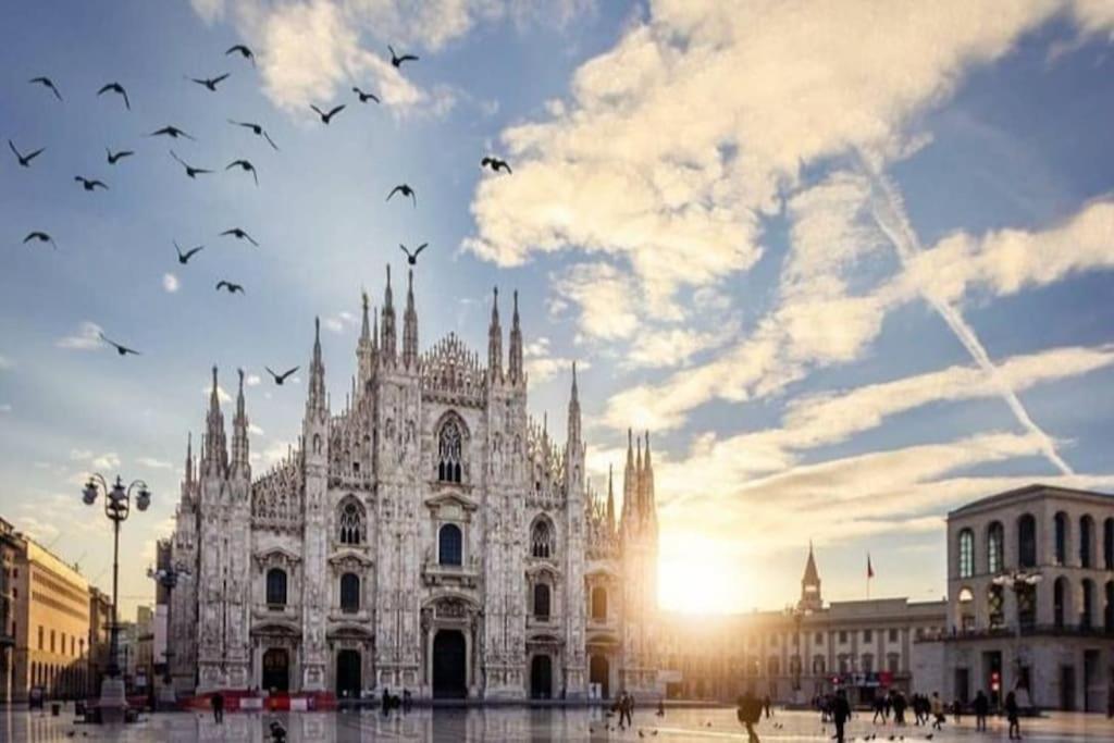 Ad Un Passo Dal Duomo Elegante Appartamento Wifi Milão Exterior foto